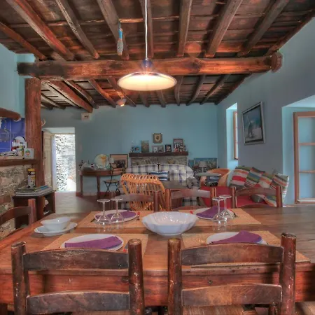 La Maison Au Grand Balcon